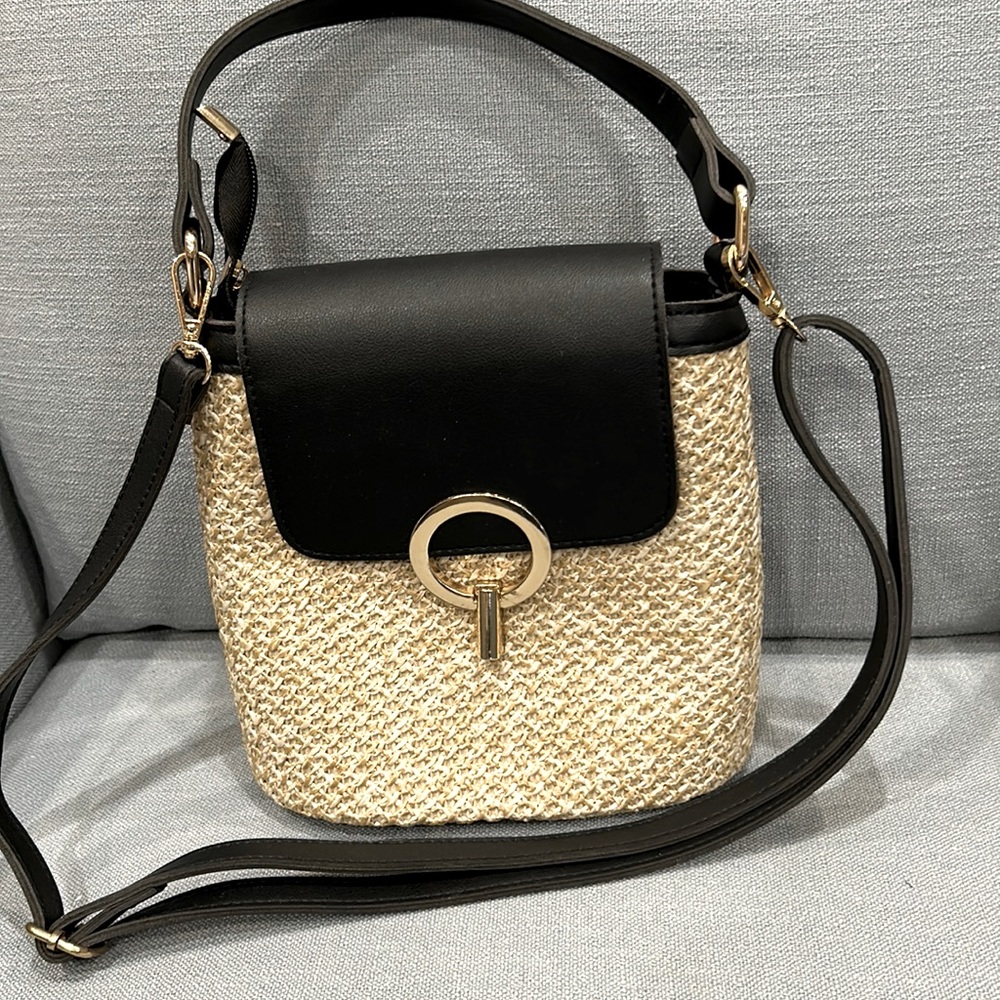 Woven purse with two handles